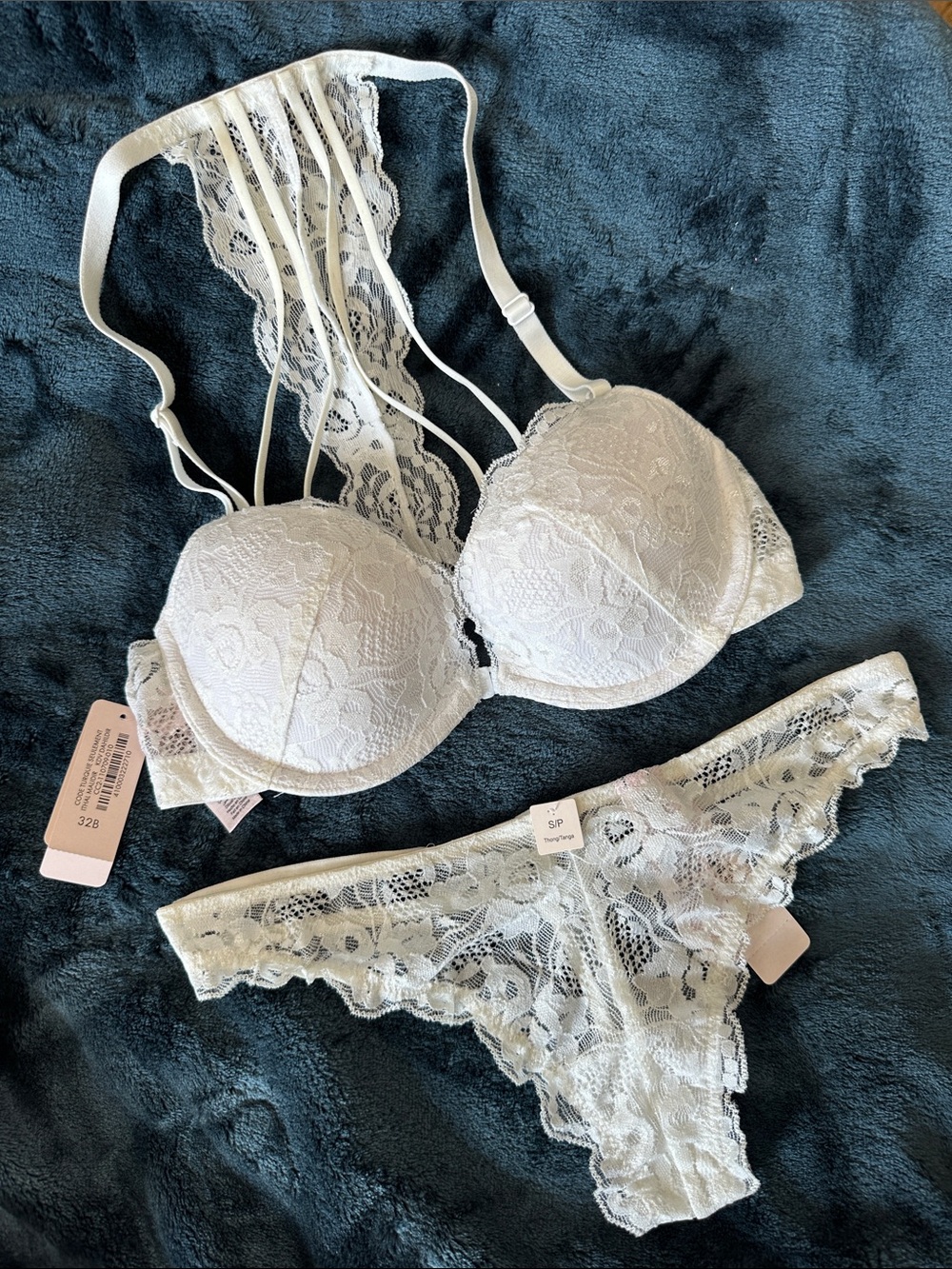 La SENZA White Lace Push-Up Bra and Lace Thong Set